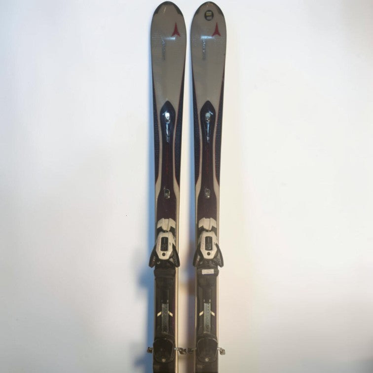 Schiuri Carving Atomic D2 Vario Flex VF 73 + Legături Atomic XTO 10