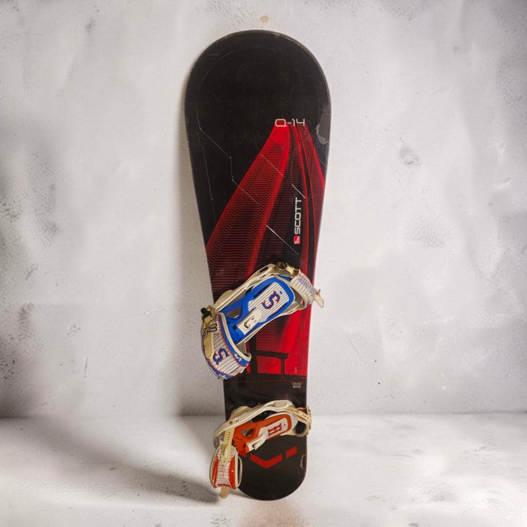 Snowboard SCOTT USA – 162 cm – Negru și roșu, cu legături incluse