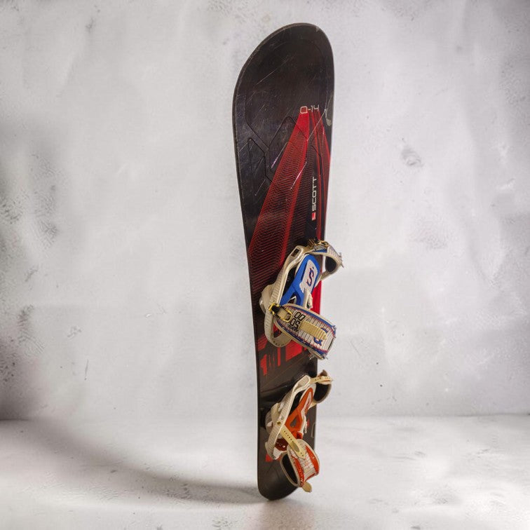 Snowboard SCOTT USA – 162 cm – Negru și roșu, cu legături incluse