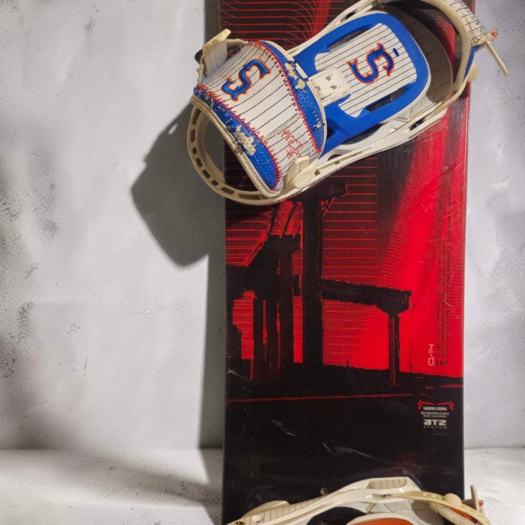Snowboard SCOTT USA – 162 cm – Negru și roșu, cu legături incluse