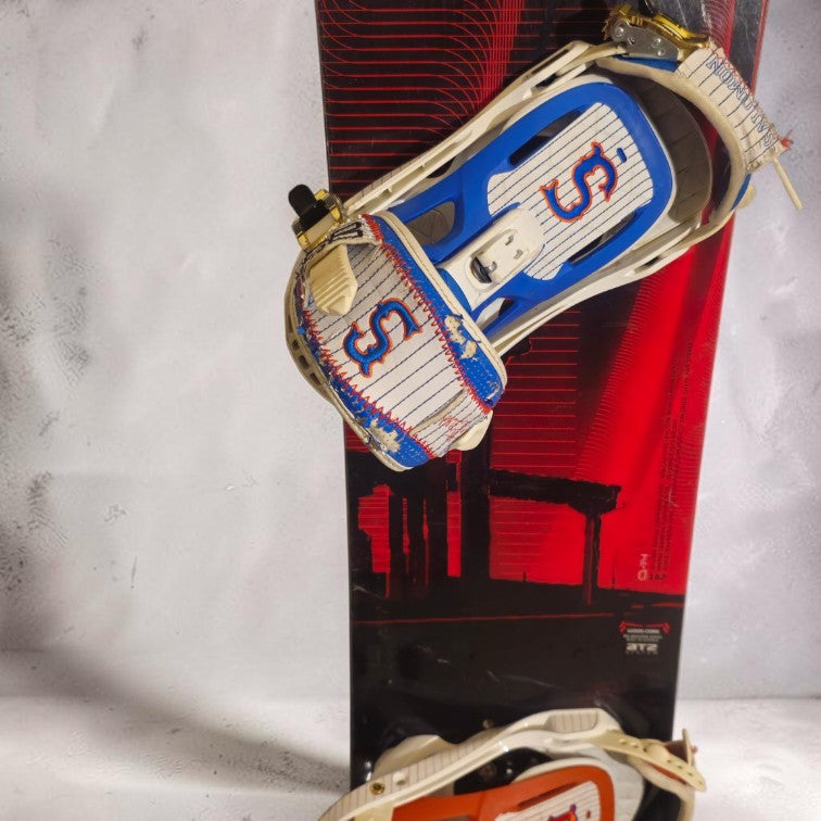 Snowboard SCOTT USA – 162 cm – Negru și roșu, cu legături incluse