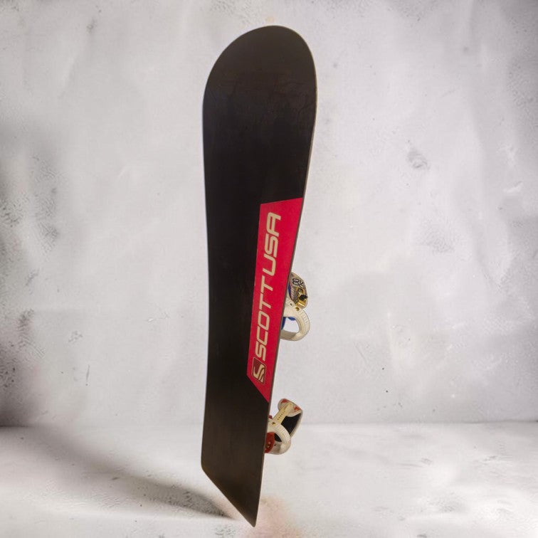 Snowboard SCOTT USA – 162 cm – Negru și roșu, cu legături incluse