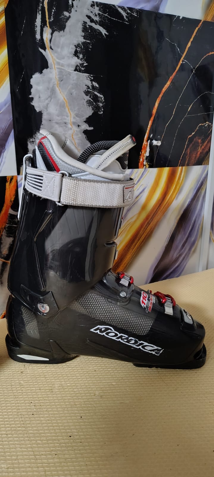 Clăpari Nordica Speedmachine – Mărimea 44 – Performanță și control!