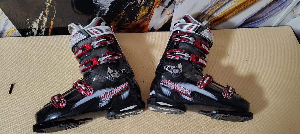 Clăpari Nordica Speedmachine – Mărimea 44 – Performanță și control!