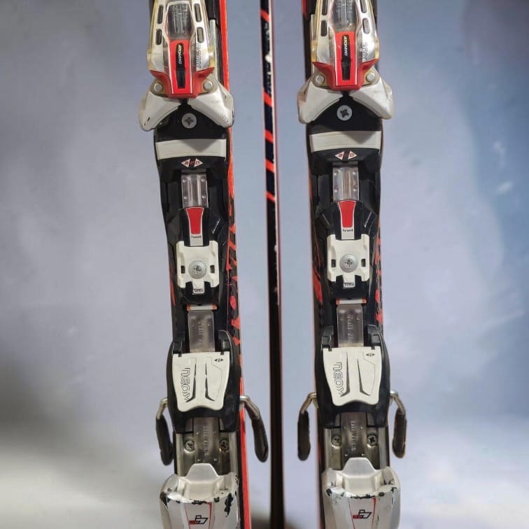 Schiuri Atomic GS:11 Race 181 cm + Legături Premium Atomic Neox – Stare Impecabilă