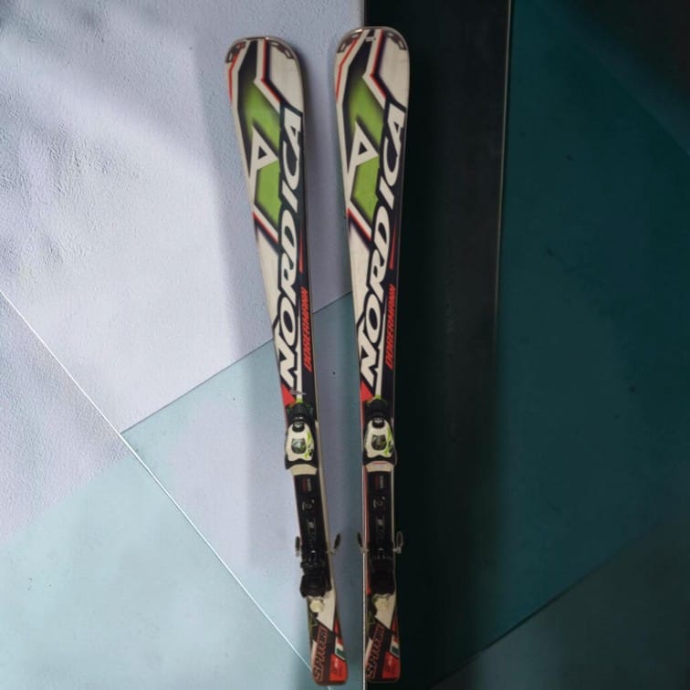 Schiuri Nordica Speedmachine – cu legături