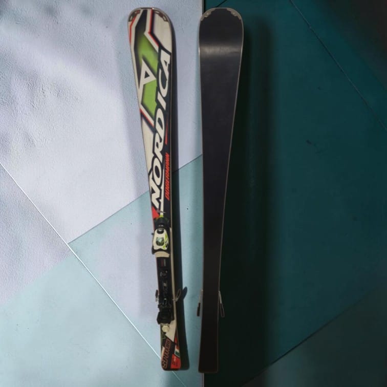 Schiuri Nordica Speedmachine – cu legături