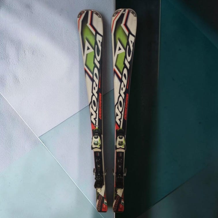Schiuri Nordica Speedmachine – cu legături
