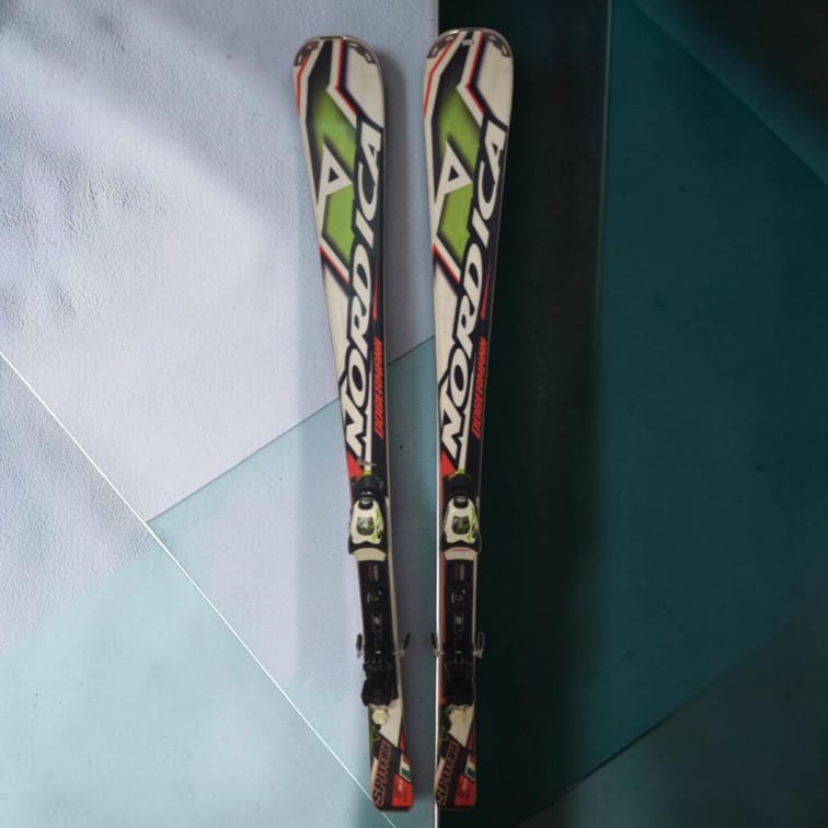 Schiuri Nordica Speedmachine – cu legături